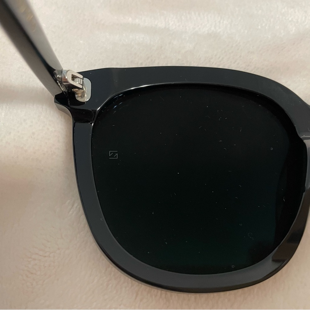 GENTLE MONSTER Black Sunglasses - Picture 11 of 16